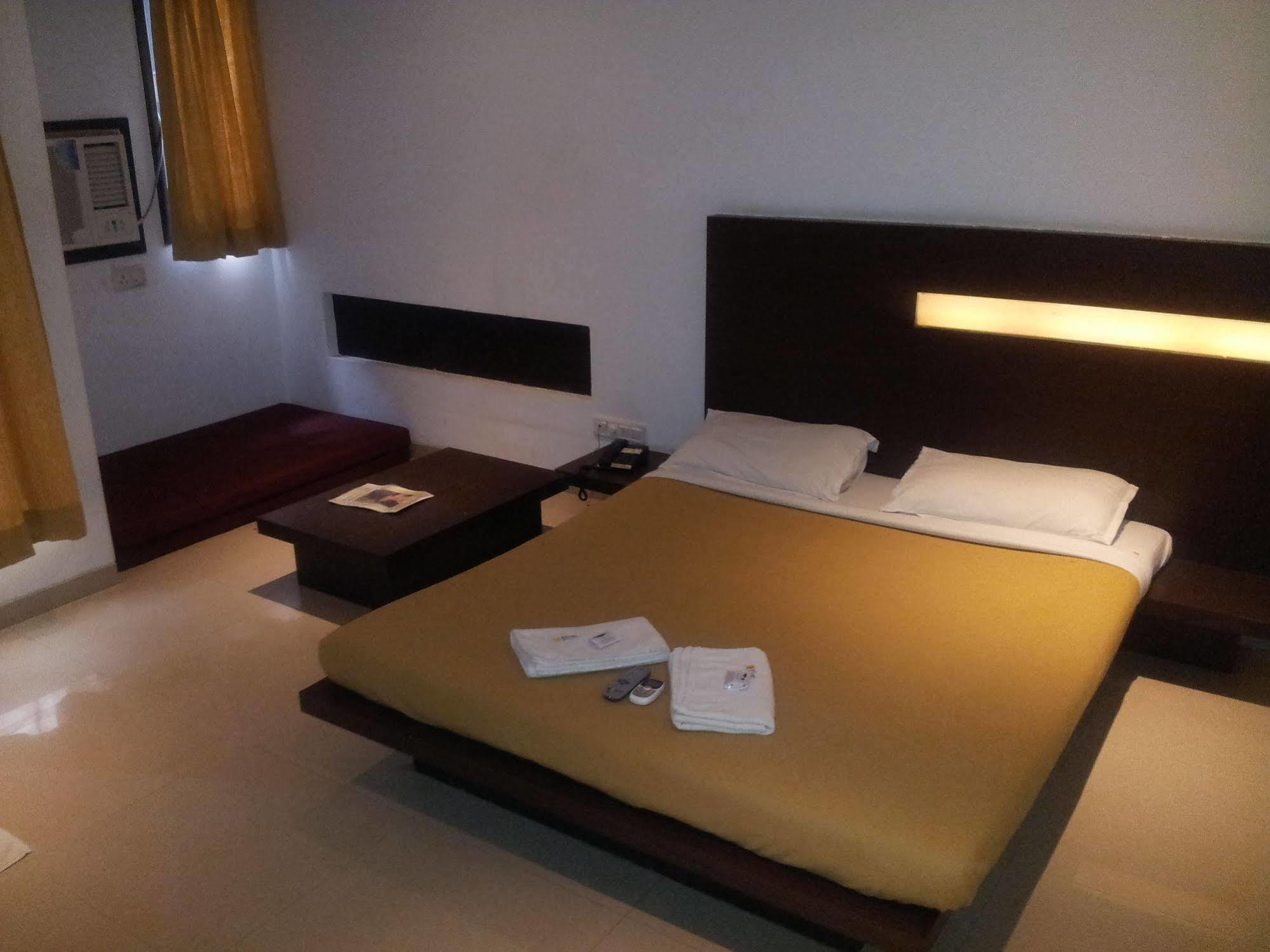 Silver Sands Beach Resort Daman Ngoại thất bức ảnh
