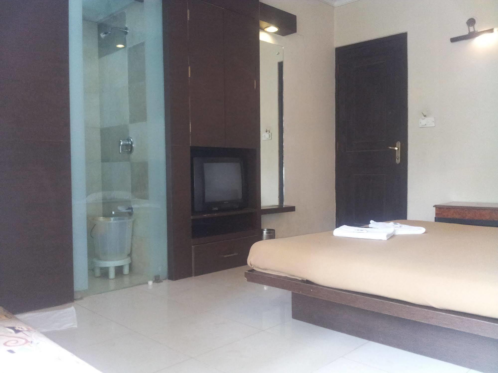 Silver Sands Beach Resort Daman Ngoại thất bức ảnh